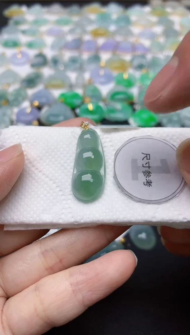 翡翠18K金镶嵌颈饰天然缅甸A货翡翠