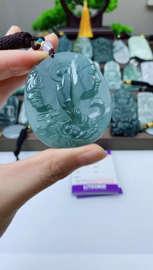 翡翠未镶嵌颈饰