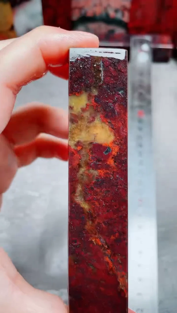 桂林鸡血玉素章2.0左右红5