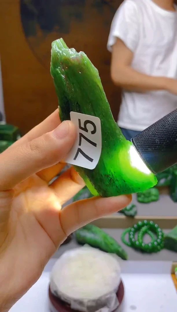 和田玉（碧玉）未镶嵌珠宝半成品775