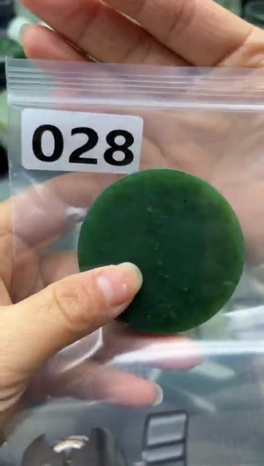 未镶嵌和田玉珠宝半成品镯芯