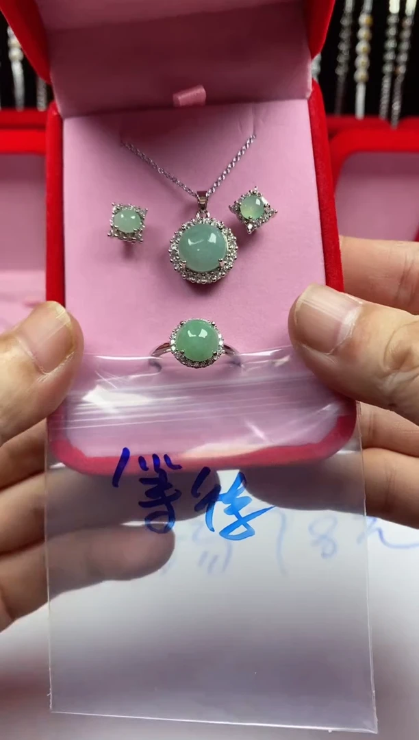 未镶嵌戒指翡翠等*翡翠吊坠