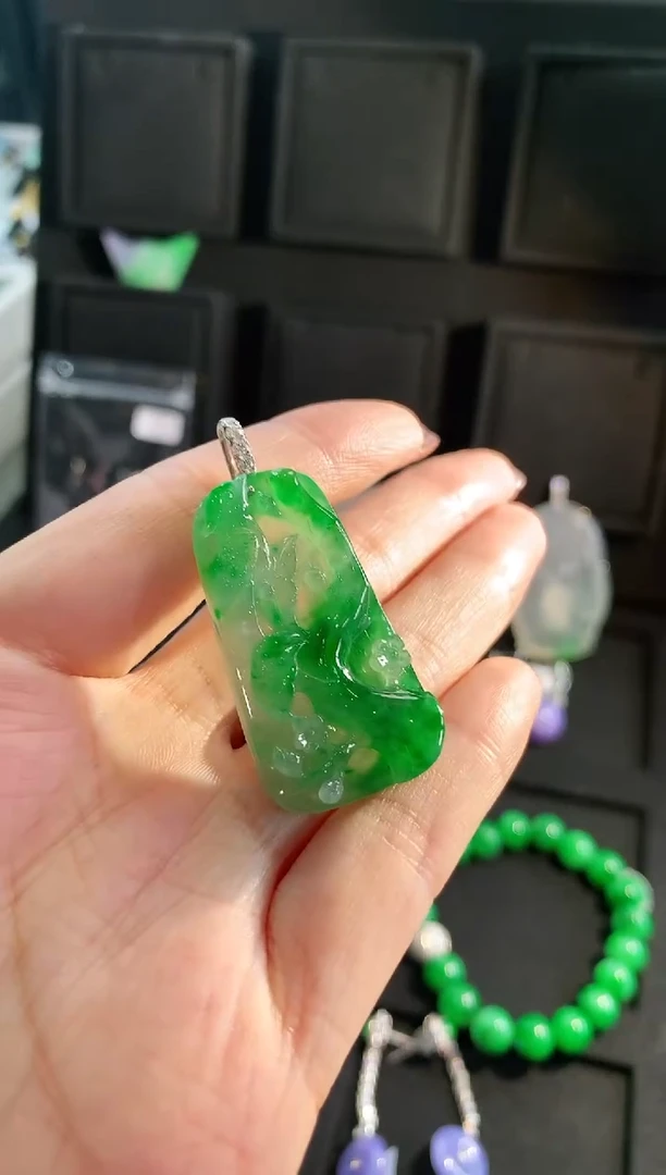 【闪购商品】翡翠颈饰18K金镶嵌吊坠