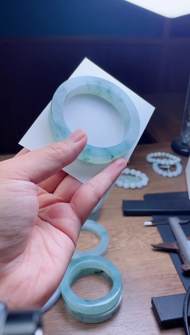 未镶嵌手镯定制翡翠M**?定制