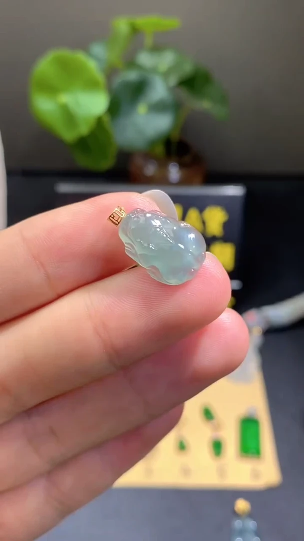 颈饰18K金镶嵌翡翠翡翠A货