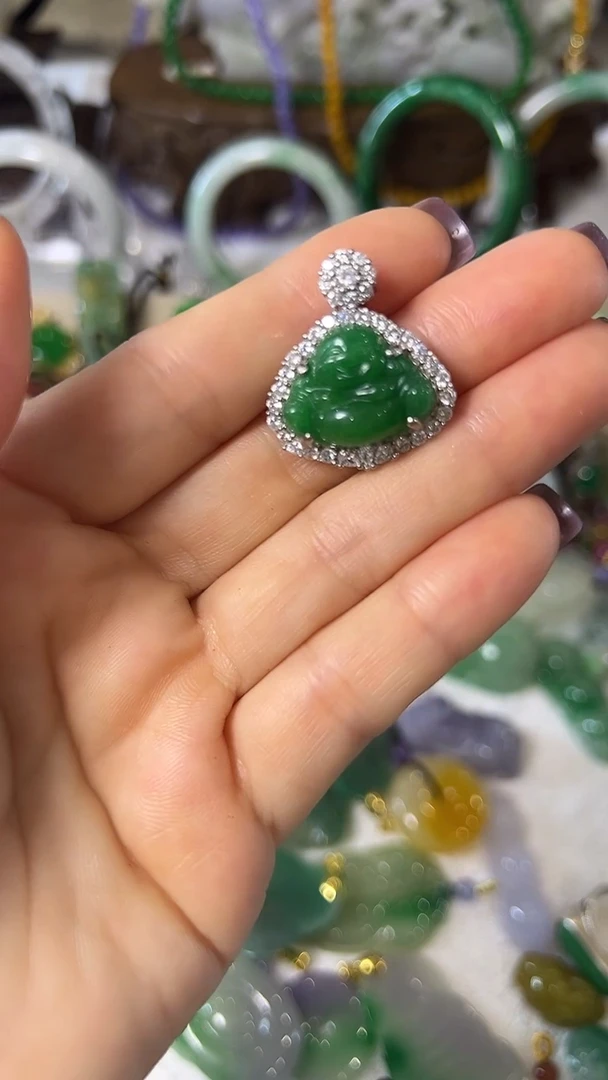 颈饰未镶嵌翡翠佛