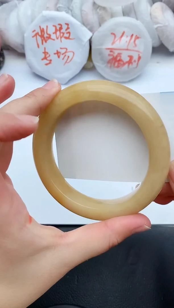 【闪购商品】石英质玉手镯未镶嵌D50+64/65