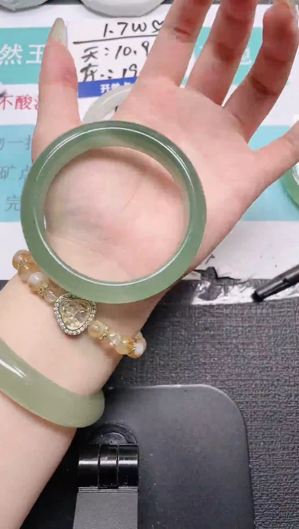 未镶嵌手镯石英质玉135-58