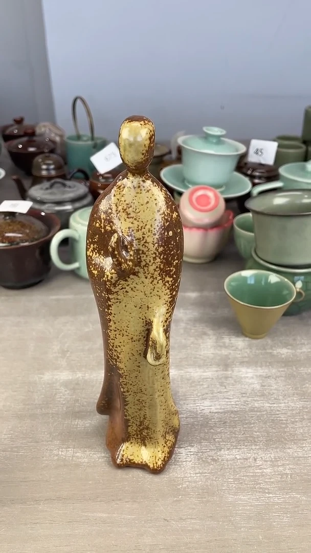 青瓷仓储福利清仓双手