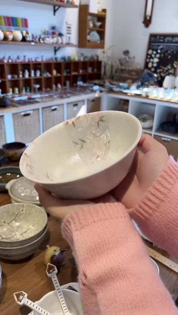 瓷片开播福利 间取粉樱面碗