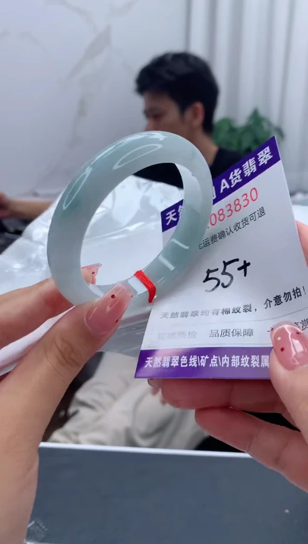 未镶嵌手镯翡翠有纹，完美者勿拍