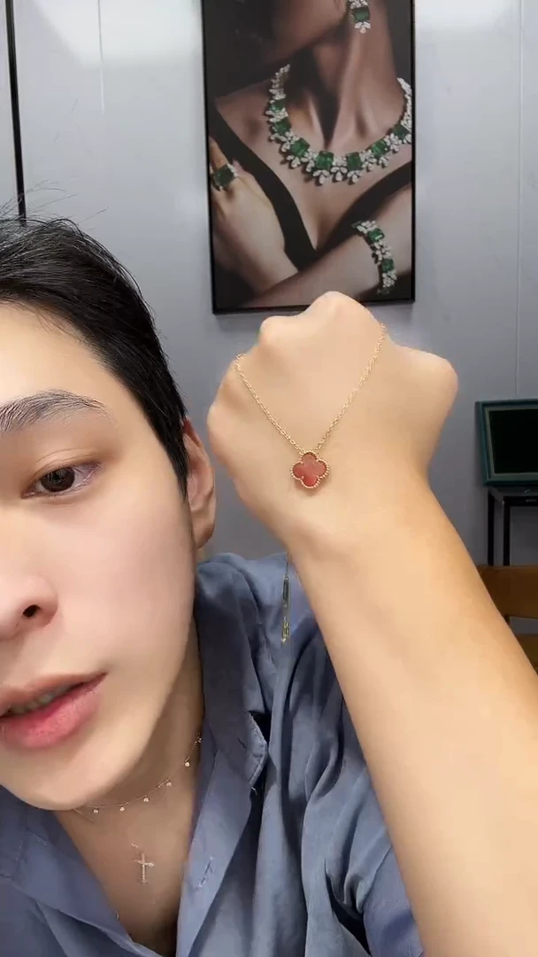 18K金镶嵌套链玛瑙/玉髓红色k黄，四叶草套链