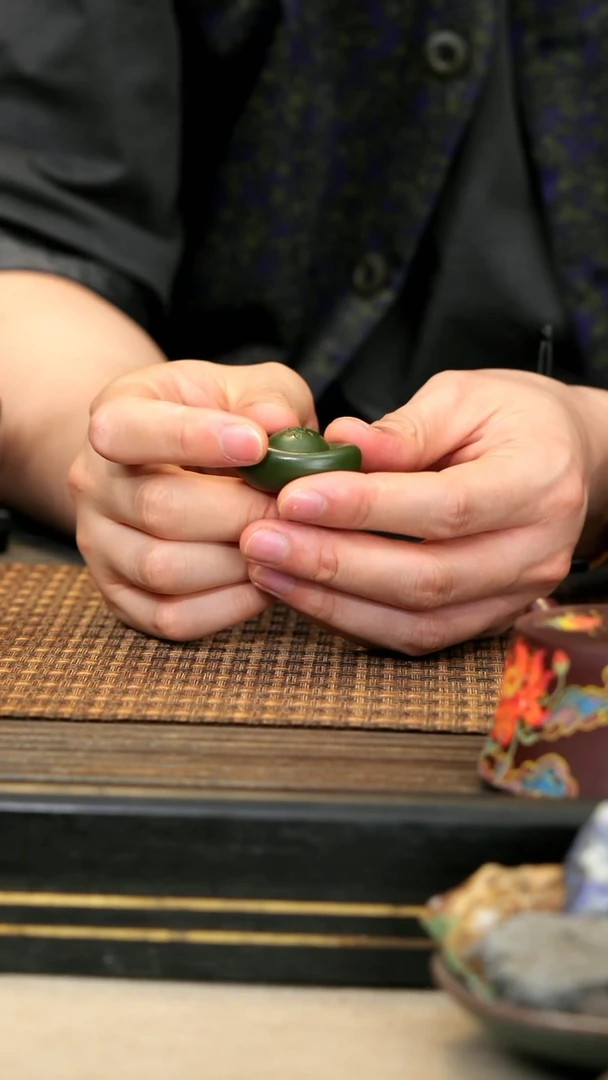 紫砂壶1《元宝茶宠》民国绿