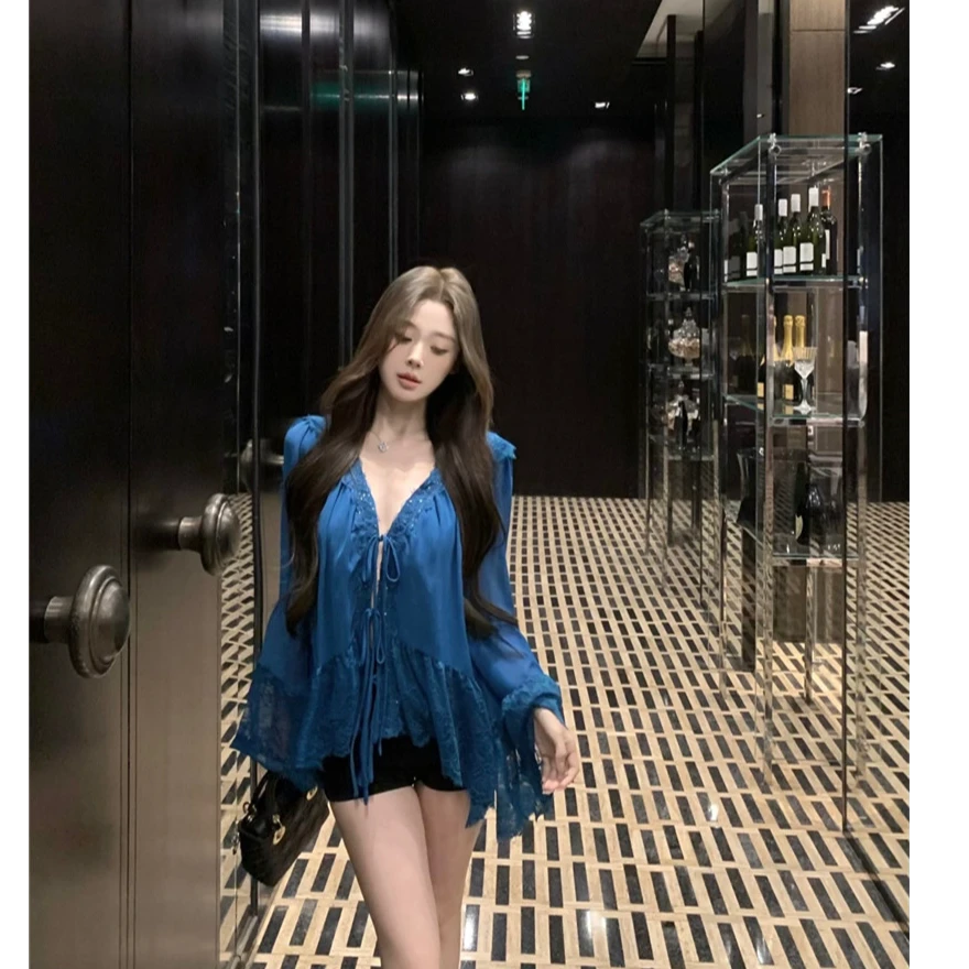2025新款气质名媛孔雀蓝蕾丝仙气慵懒纯欲风衬衫喇叭袖性感上衣女