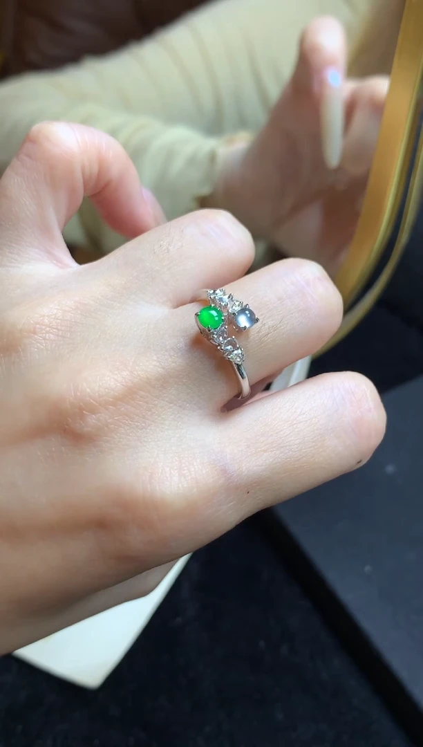 颈饰18K金镶嵌翡翠翡翠戒指