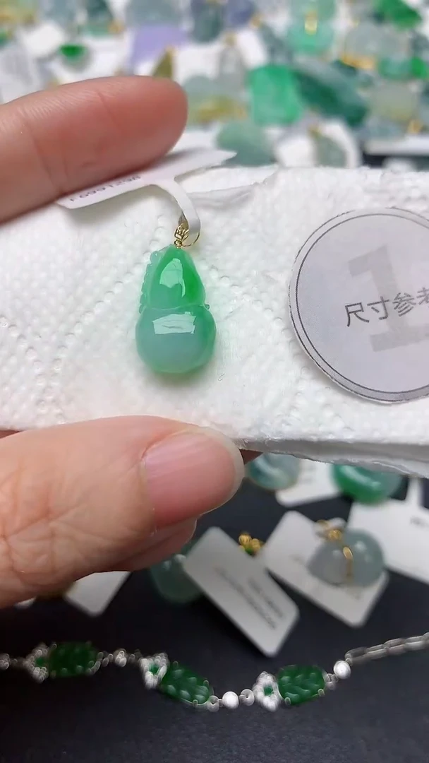 颈饰18K金镶嵌翡翠天然缅甸A货翡翠