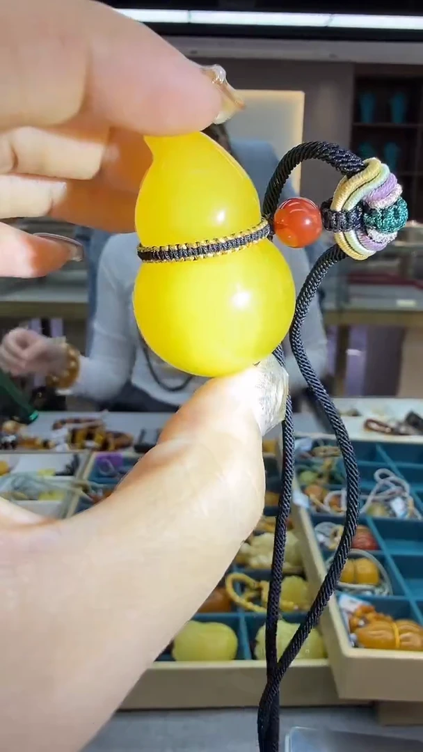 琥珀颈饰未镶嵌129秒拍号 假一罚三