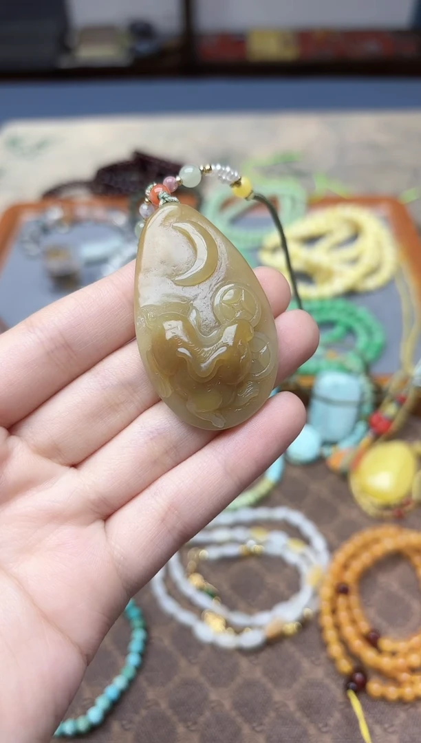 颈饰未镶嵌和田玉和田玉兔子吊坠QC