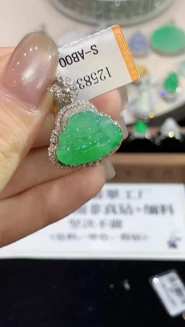 吊坠(不含链)18K金镶嵌翡翠YS多样性发其一