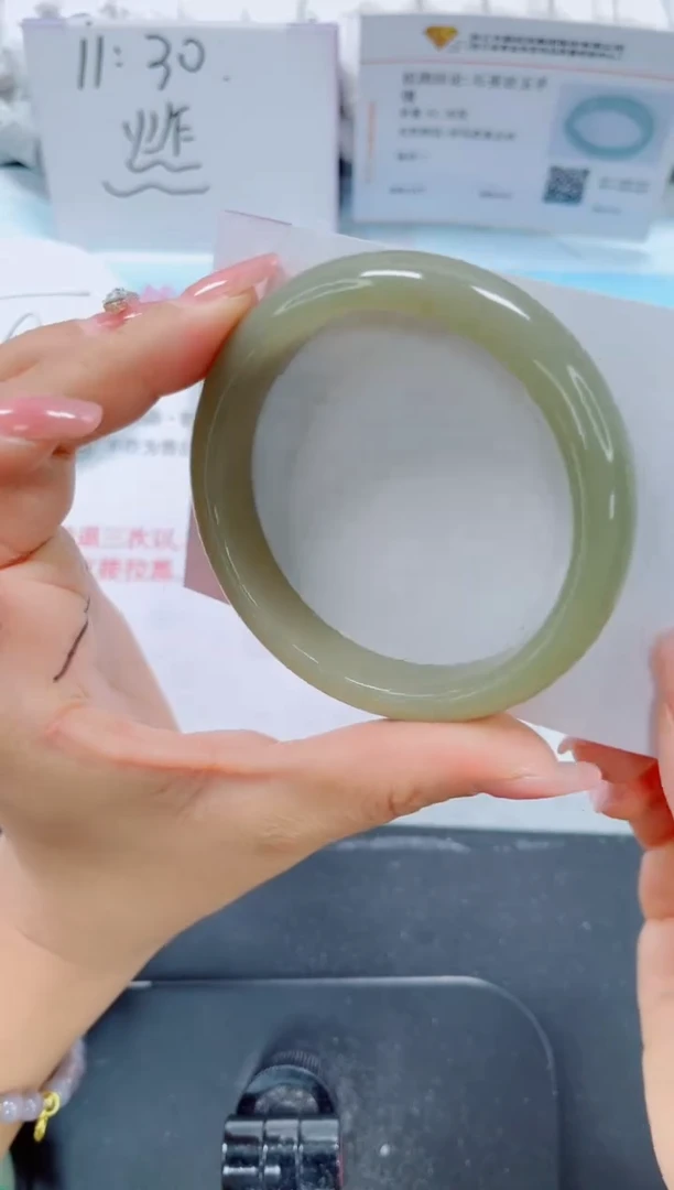 未镶嵌手镯石英质玉80-59.2