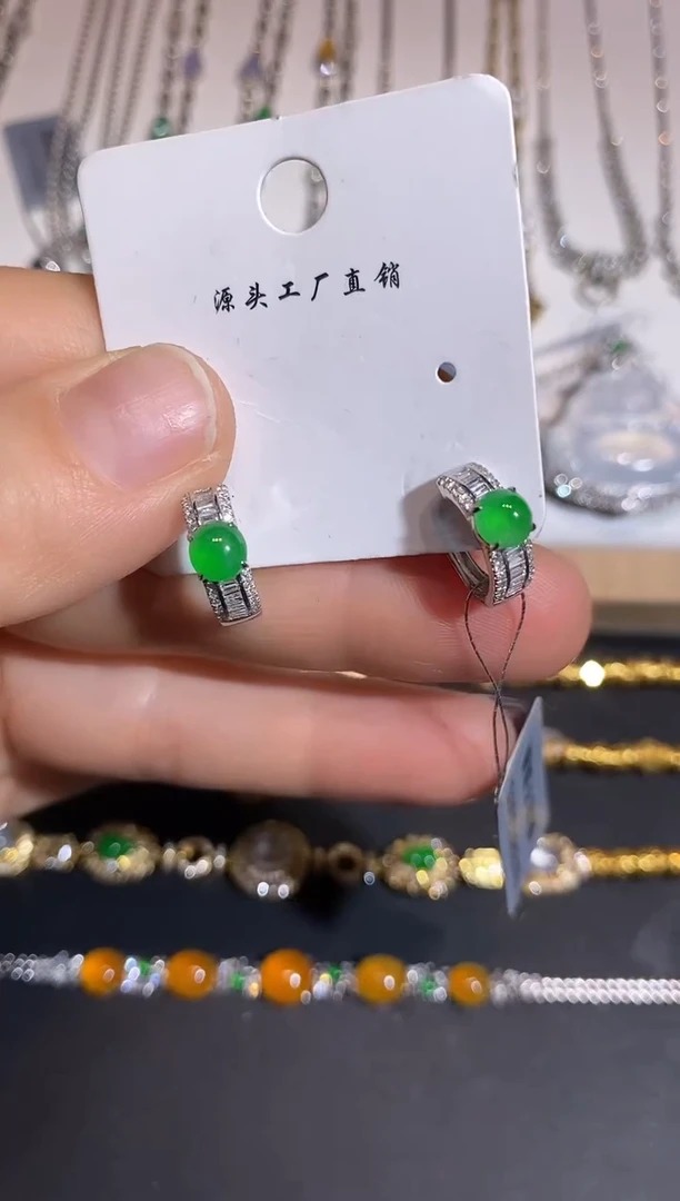 18K金镶嵌翡翠耳饰耳饰