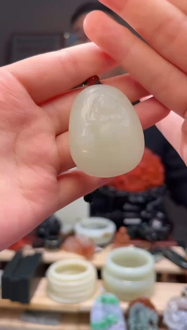 颈饰未镶嵌和田玉吊坠