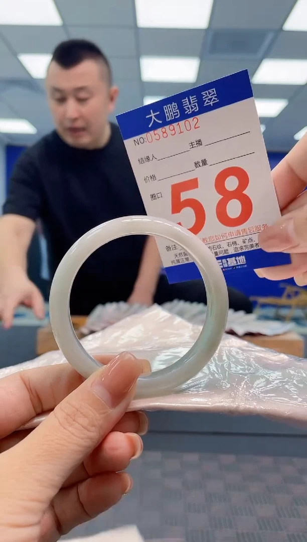 翡翠手镯未镶嵌AAAAAAAA