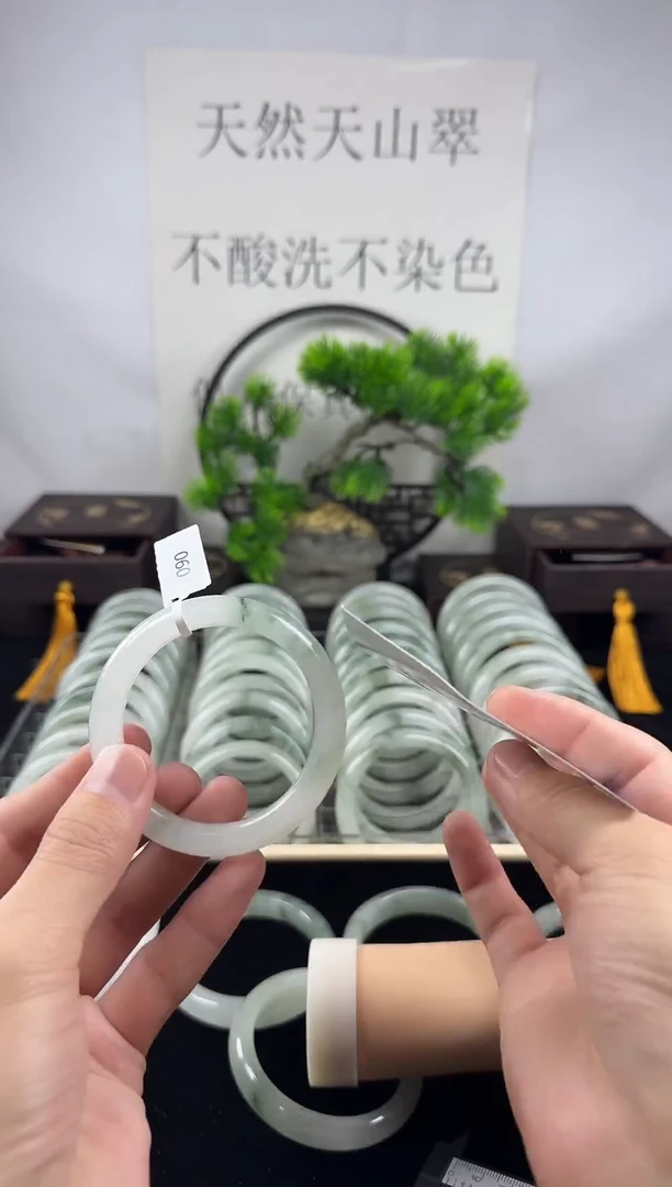 未镶嵌手镯石英质玉（天山翠）一物一拍天山翠，啊巧专拍
