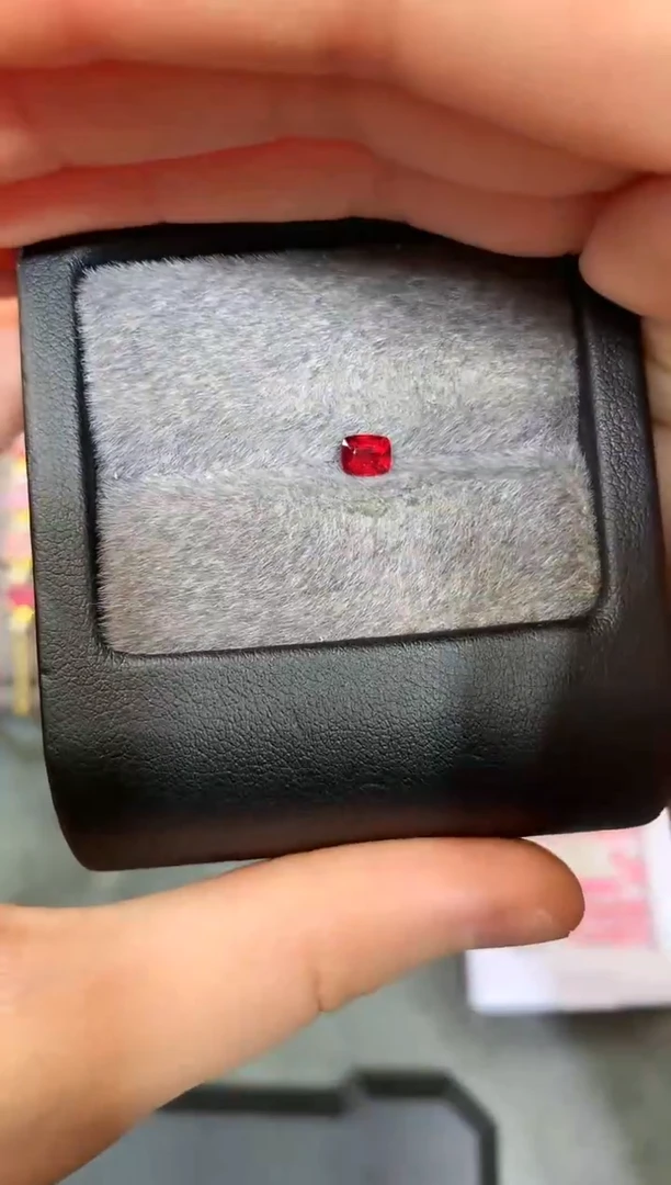 【闪购商品】定制尖晶石裸石未镶嵌枕型 红色调 0.45ct