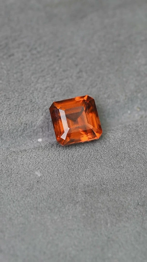 【闪购商品】石榴石（芬达石）2.1ct未镶嵌........