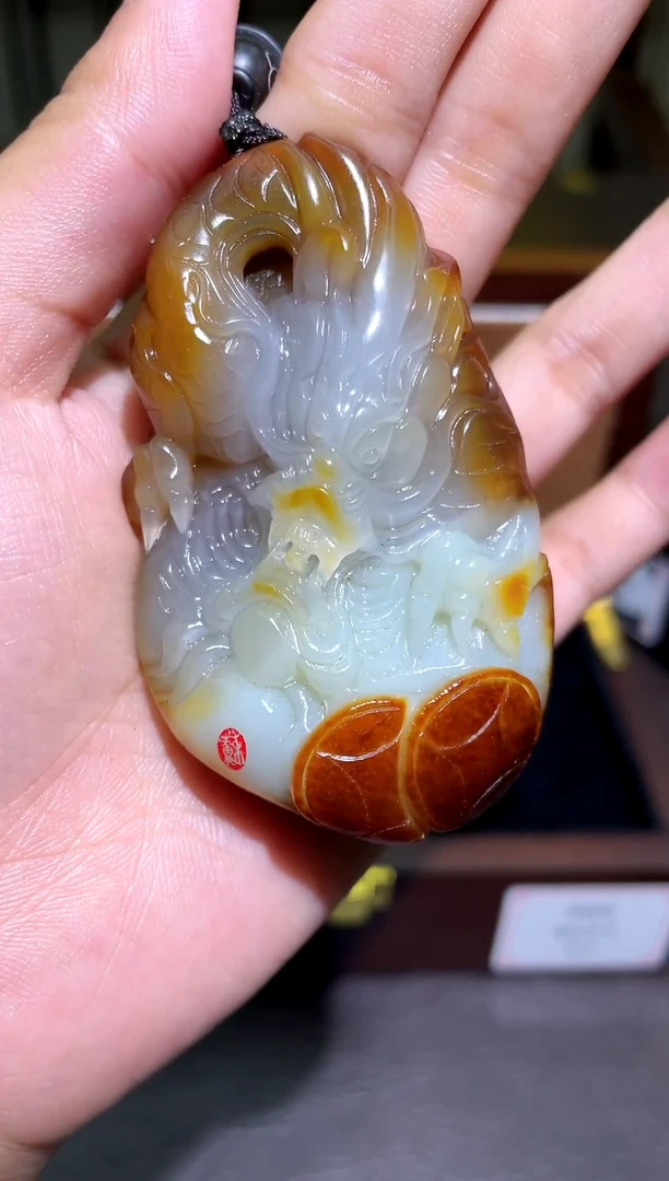 未镶嵌和田玉（糖玉）挂件京**际龙