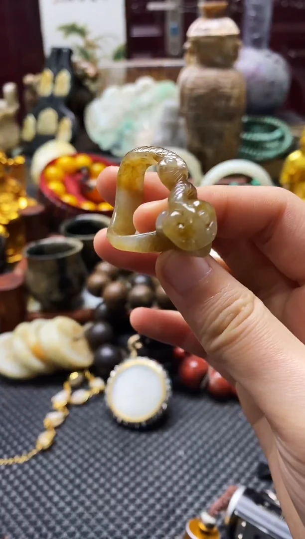 未镶嵌戒指和田玉戒指