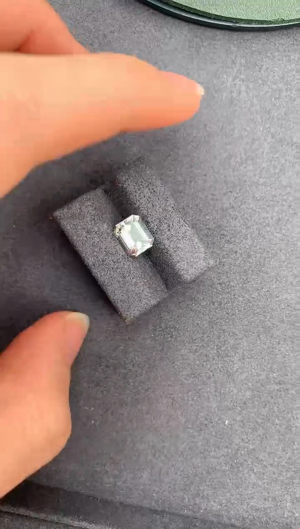 【闪购商品】绿柱石裸石未镶嵌1.8ct白海蓝