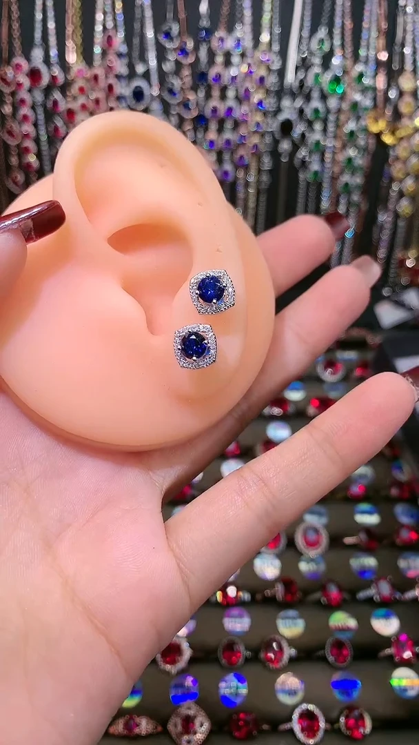 【闪购商品】红宝石耳饰银S925镶嵌银色