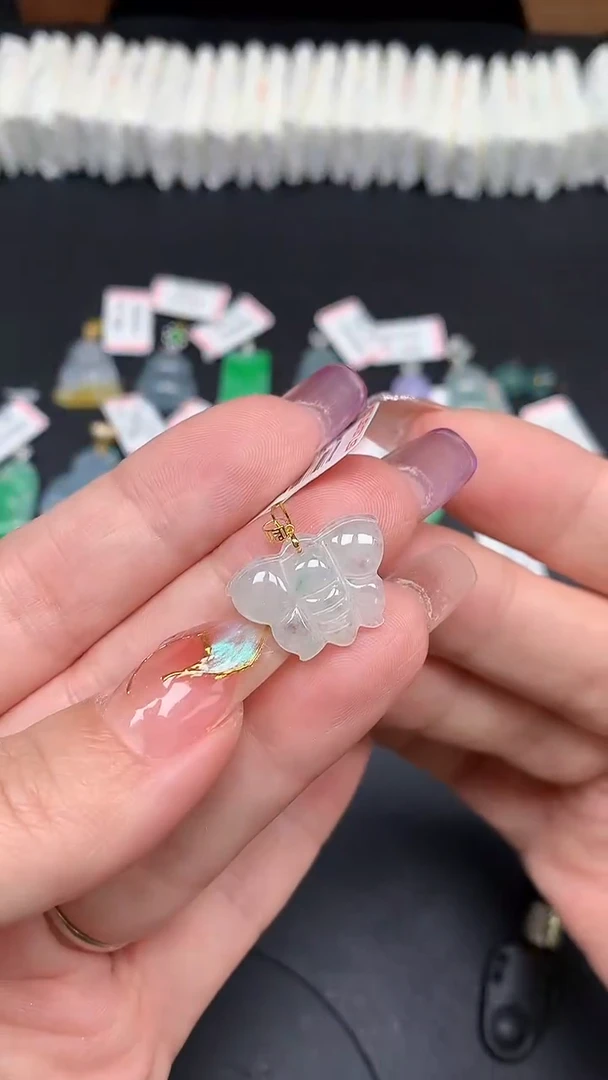 翡翠18K金镶嵌吊坠(不含链)MS189923