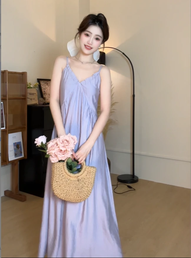 夏季法式小众韩版吊带中长裙新款设计感v领小性感连衣裙