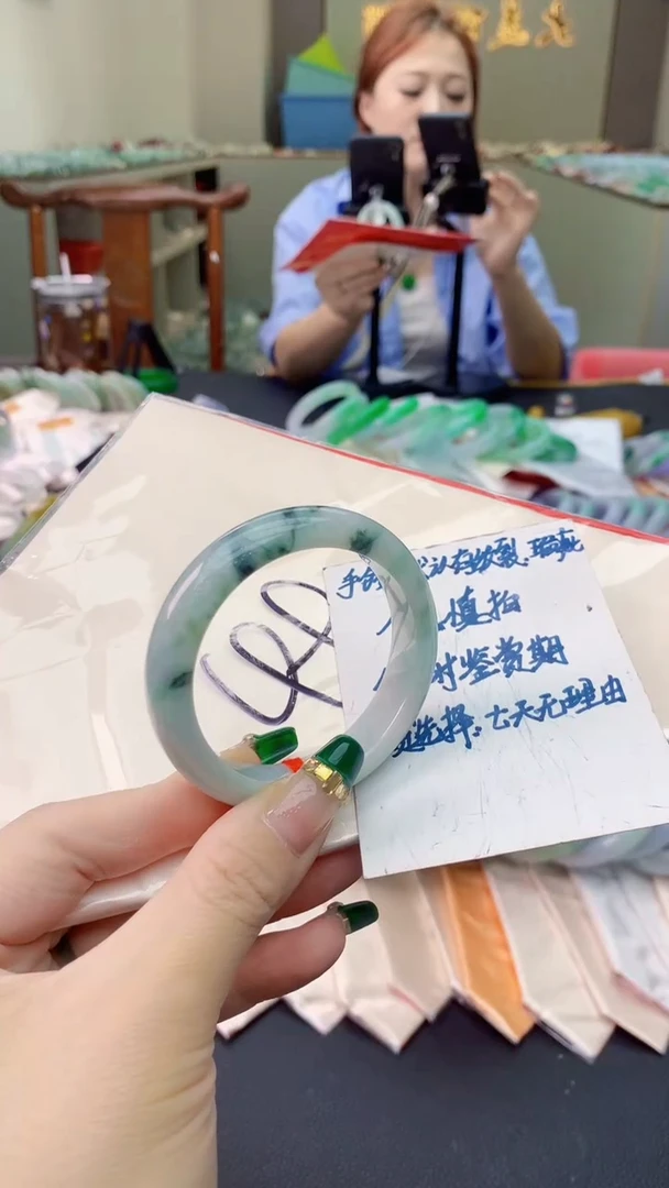 翡翠手镯未镶嵌0952556589
