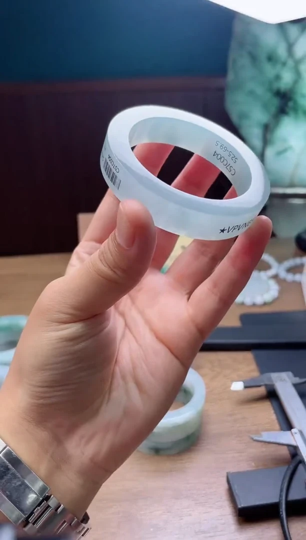 未镶嵌手镯定制翡翠胭*鱼定制