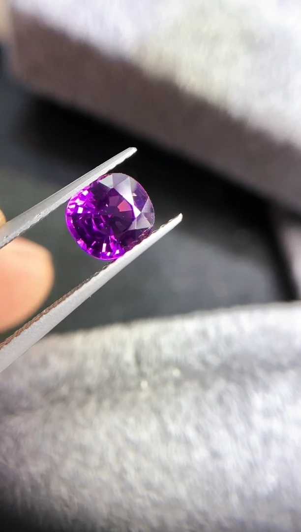 【闪购商品】定制石榴石定制未镶嵌吉尔德vb1.56克拉天然艳彩紫
