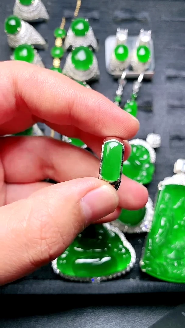 【闪购商品】翡翠戒指银S925镶嵌马鞍戒