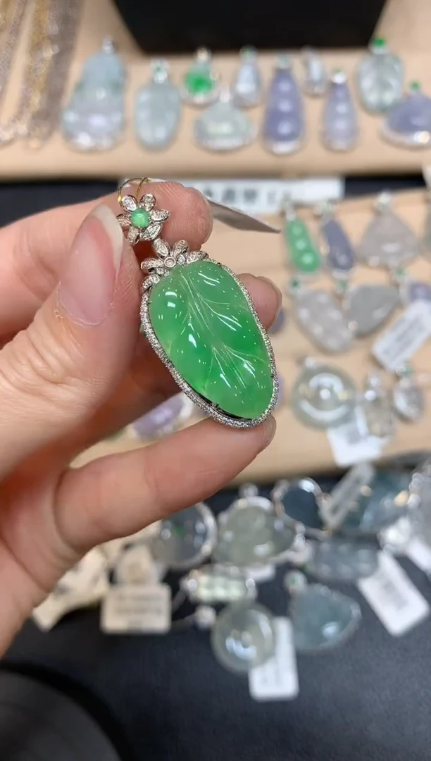 【闪购商品】翡翠颈饰18K金镶嵌树叶【无服务费