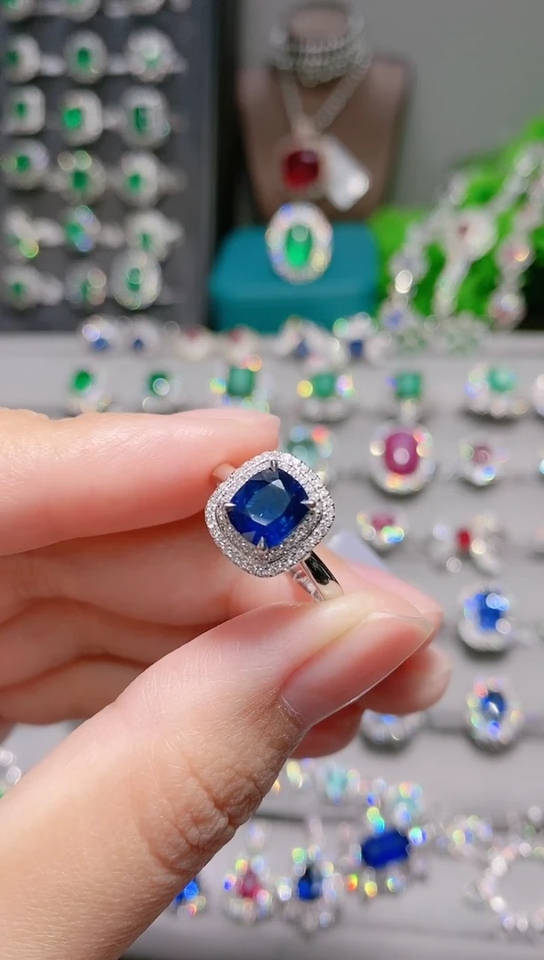 18K金戒指蓝宝石18K金镶嵌.