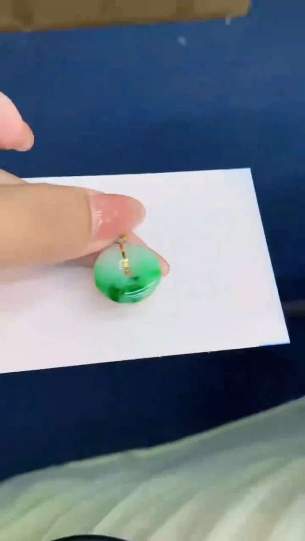 翡翠18K金镶嵌颈饰           1
