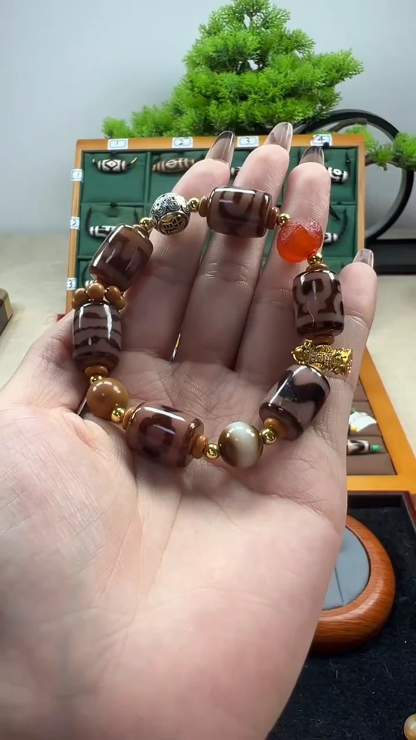 玛瑙/玉髓（覆膜）颈饰合金63.（微瑕）