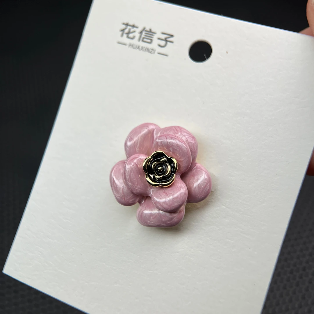 磁铁珐琅胸针 5519 彩绘山茶花 无痕磁吸轻奢开衫防走光扣胸花