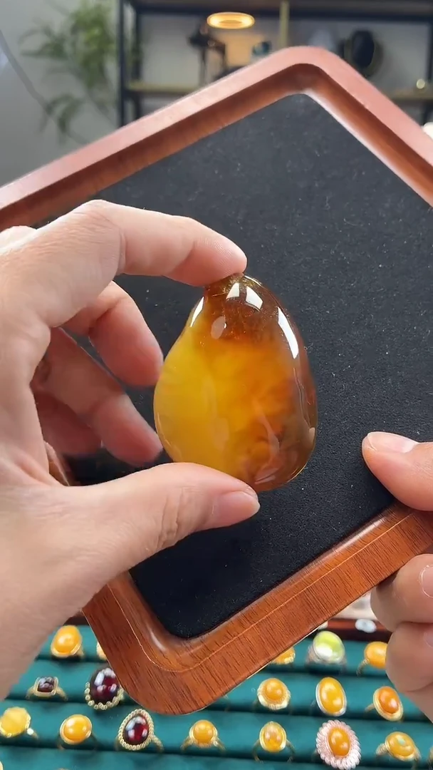 琥珀吊坠(赠链)未镶嵌精品波罗地海意境珀吊坠（打孔送绳子
