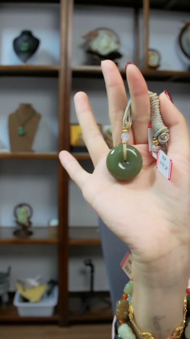 颈饰未镶嵌和田玉平安扣