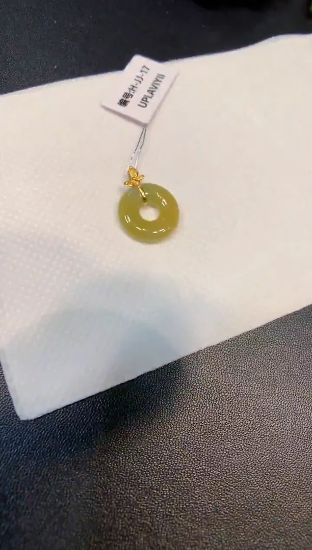 颈饰18K金镶嵌翡翠甜甜圈