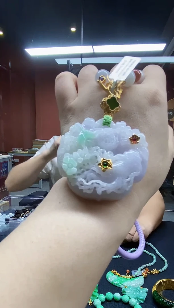 颈饰未镶嵌翡翠吊坠