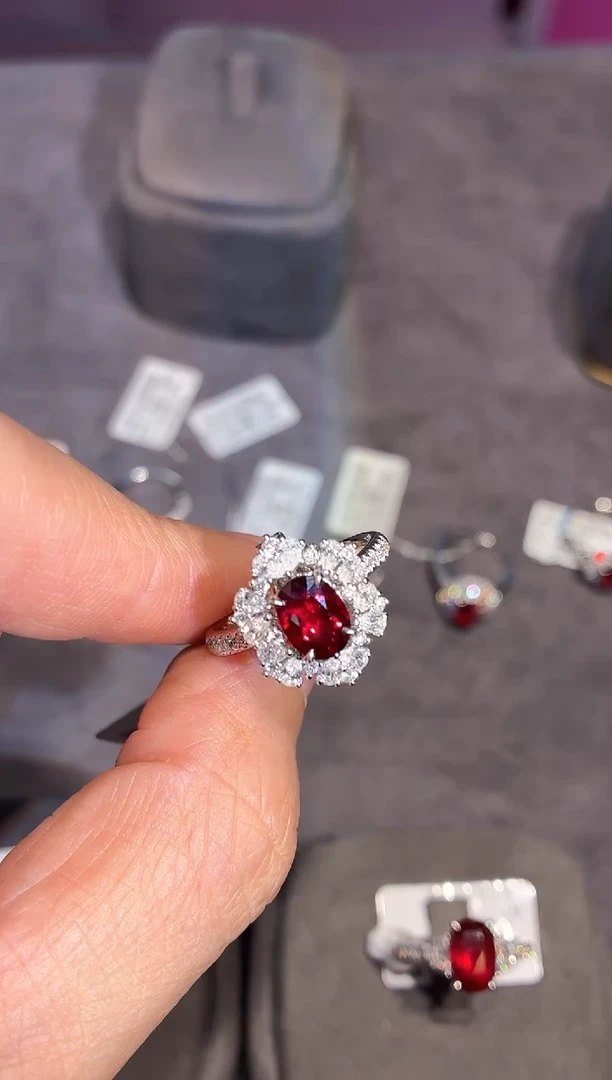 18K金镶嵌戒指红宝石【闪购】1.39ct/同步展会价/无烧鸽血红